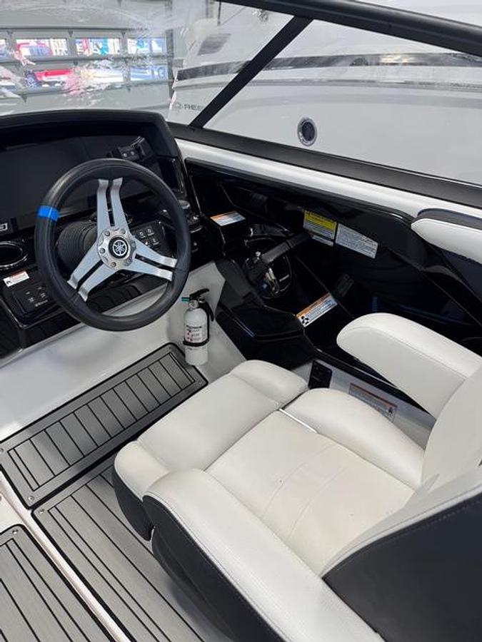 Used 2020 Yamaha 242SE