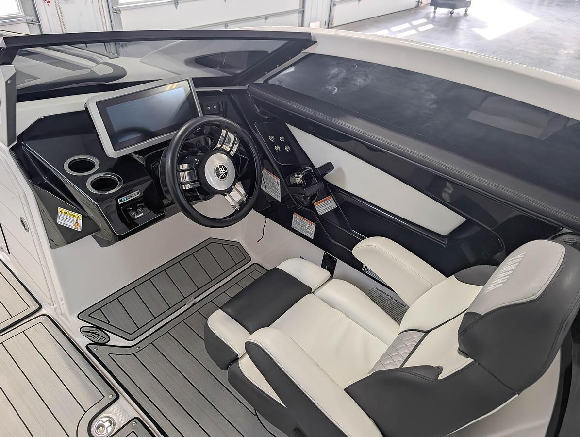 Used 2022 Yamaha Boats 275SD