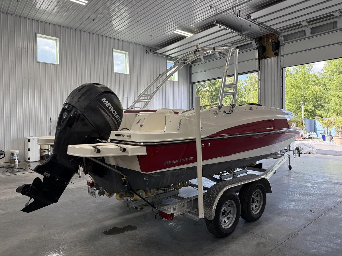 Used 2014 Bayliner 190 Deck Boat