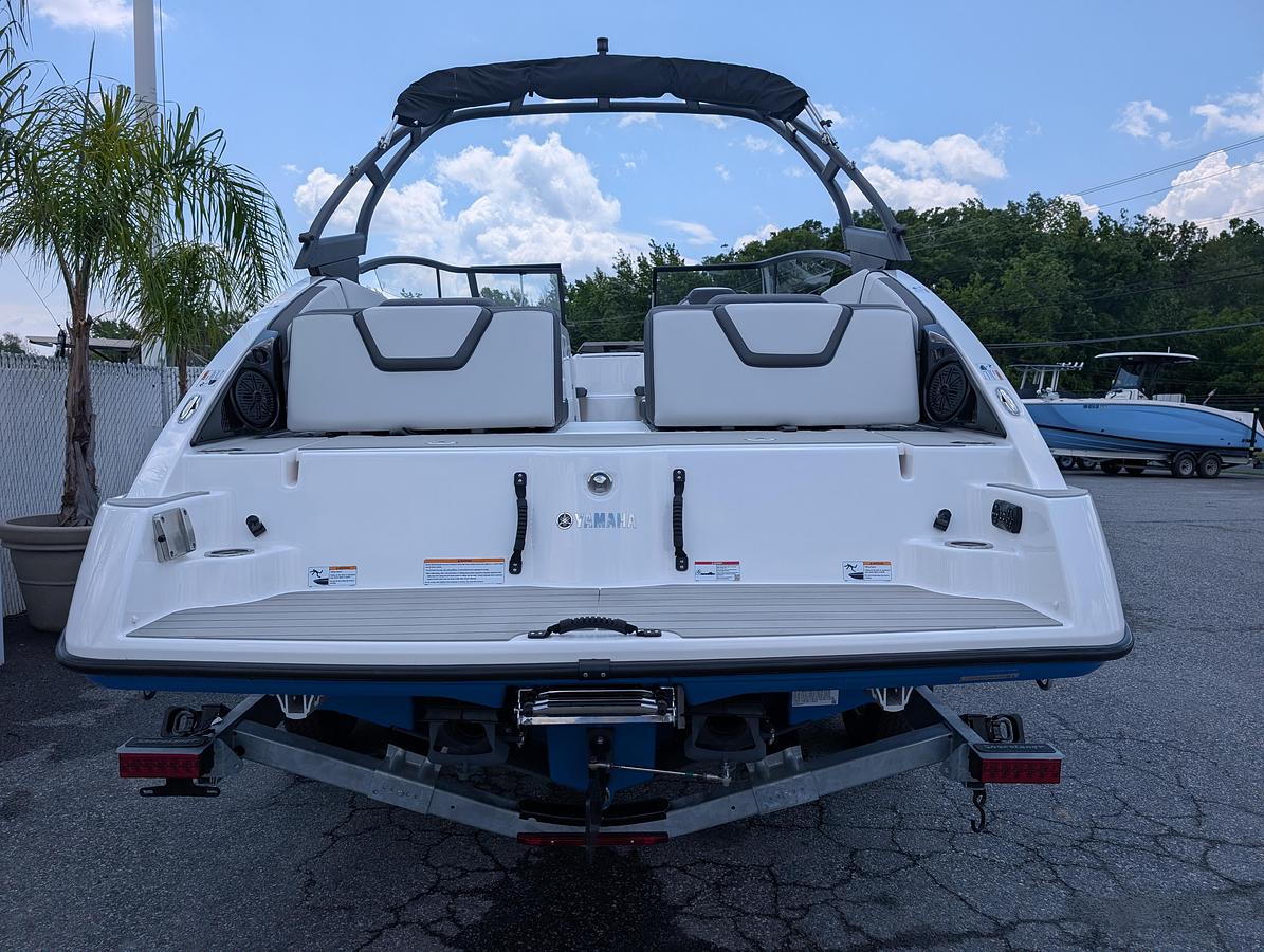2025 Yamaha Boats AR250