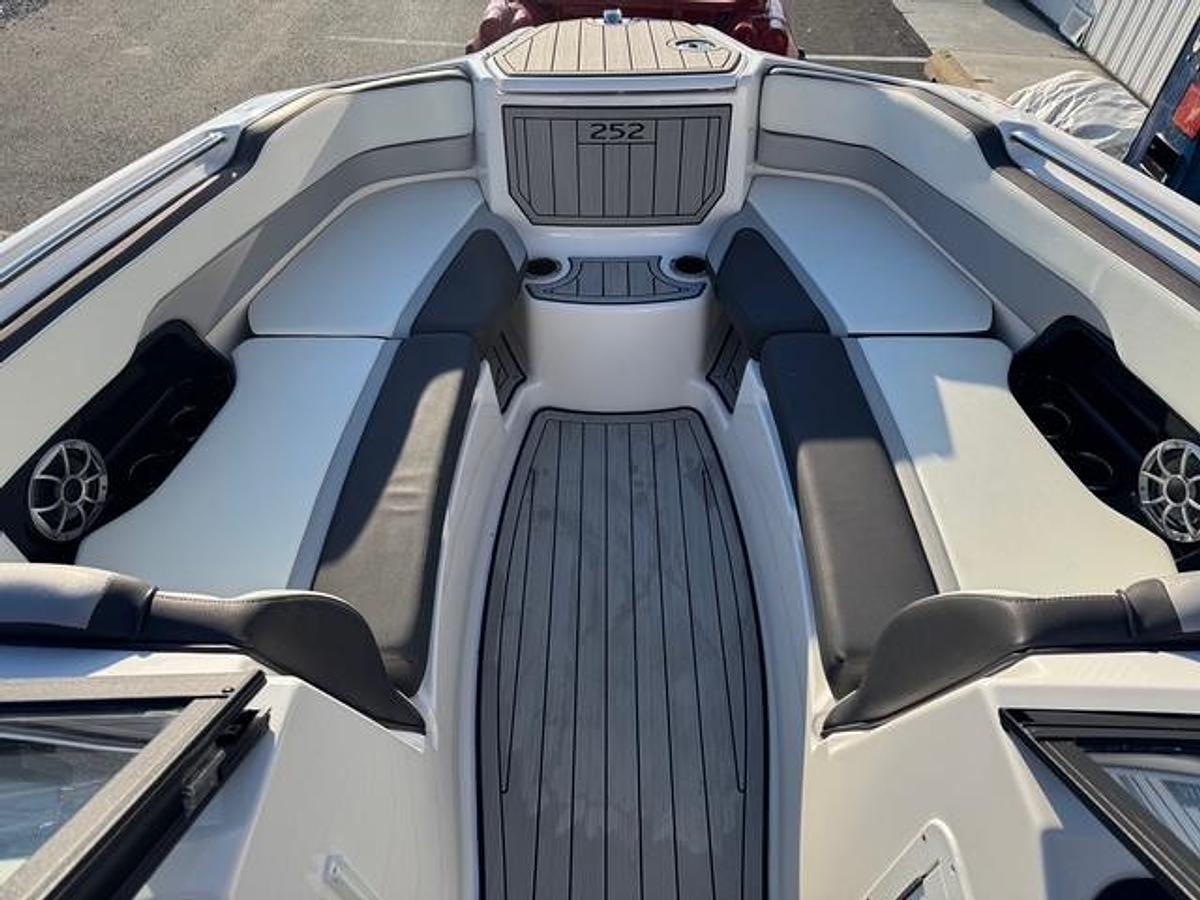 Used 2021 Yamaha 252SE