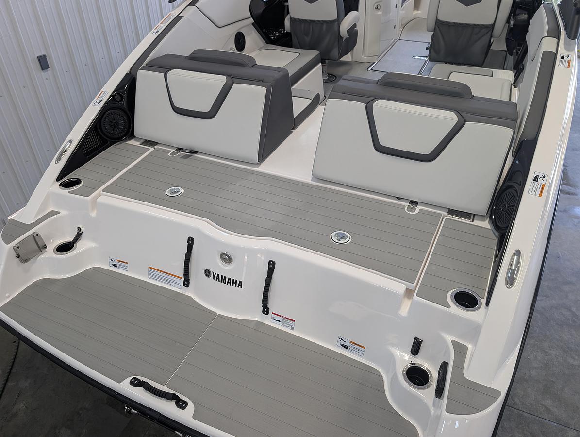 2025 Yamaha Boats AR250