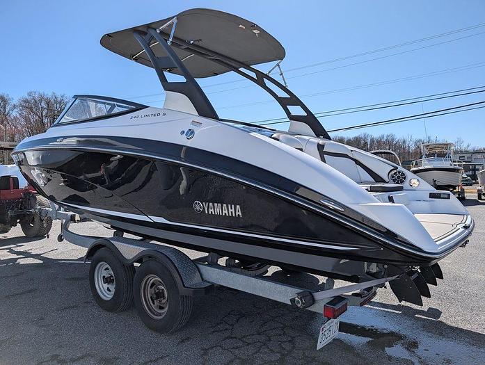 Used 2019 Yamaha Boats 242 Limited S
