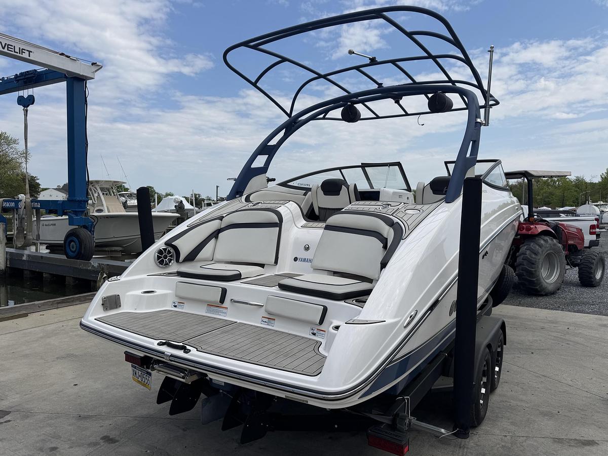 Used 2020 Yamaha 242SE