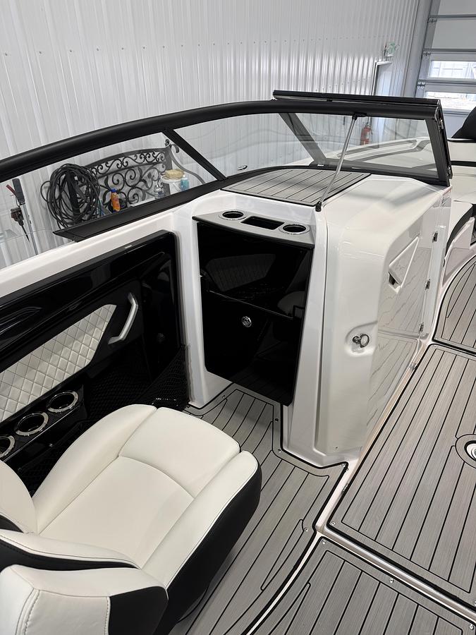 2025 Yamaha Boats 252SE