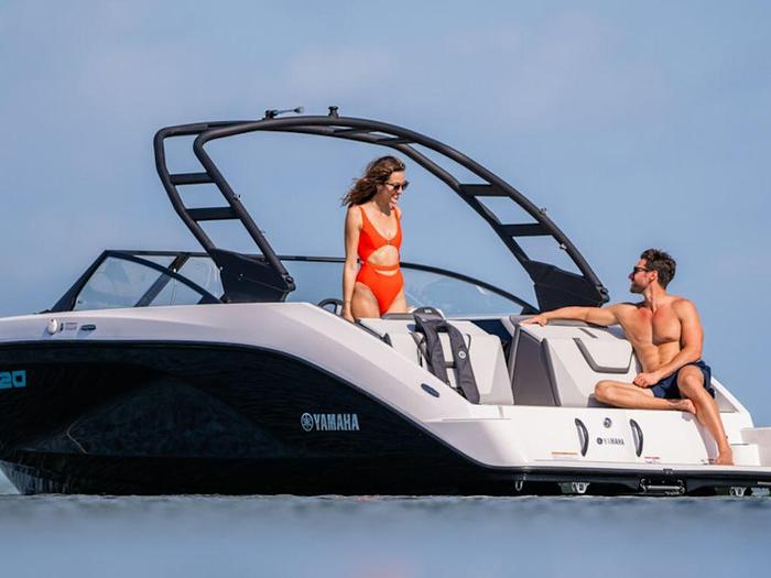 2025 Yamaha Boats AR220