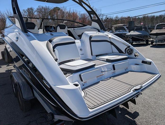 Used 2019 Yamaha Boats 242 Limited S