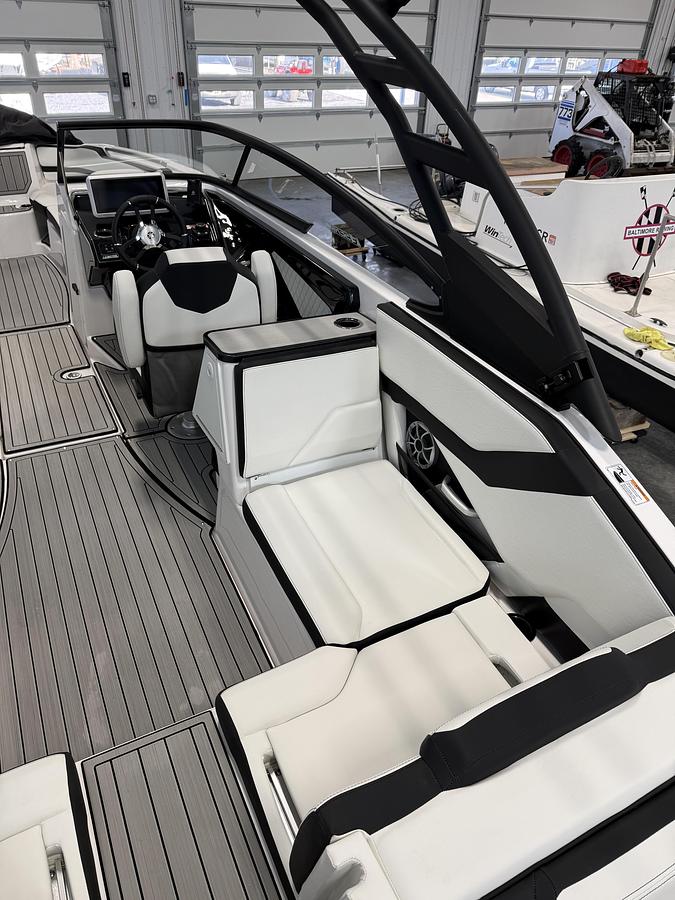 2025 Yamaha Boats 252SE