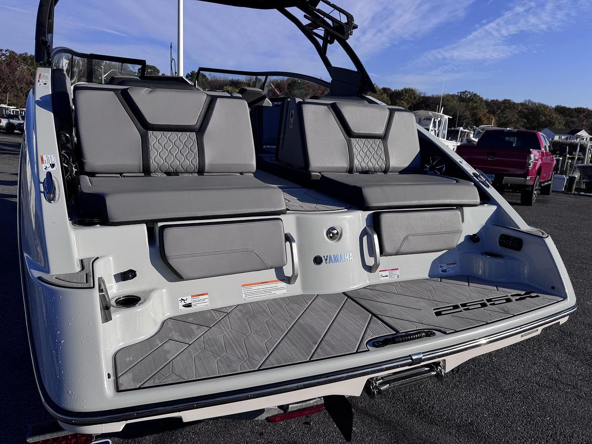 Used 2024 Yamaha 255XE