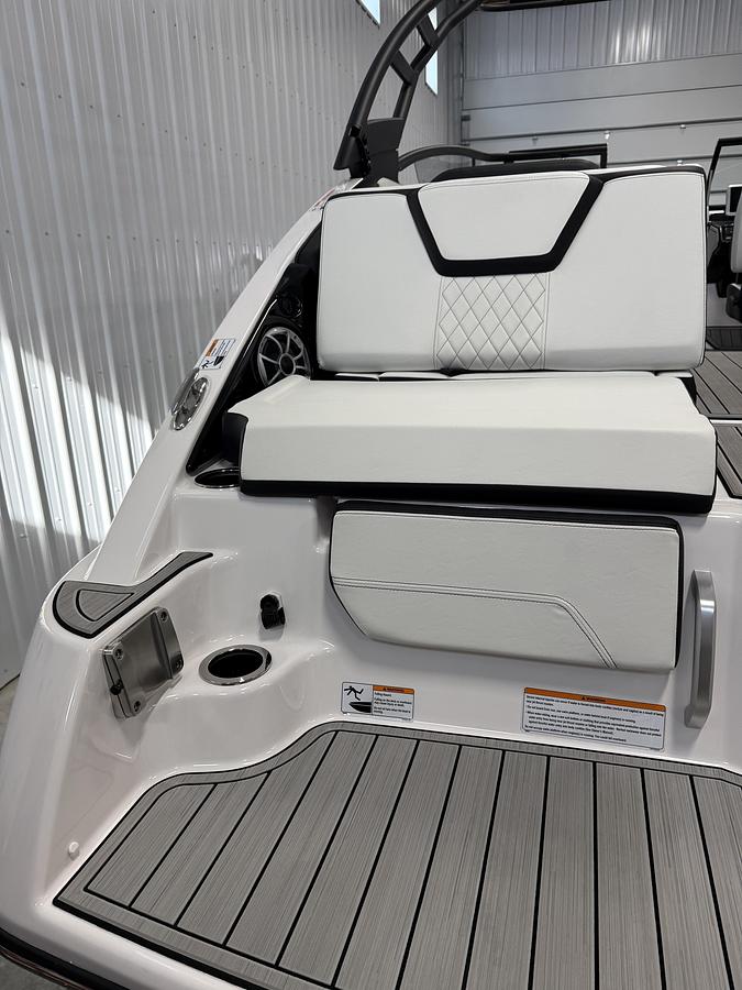 2025 Yamaha Boats 252SE