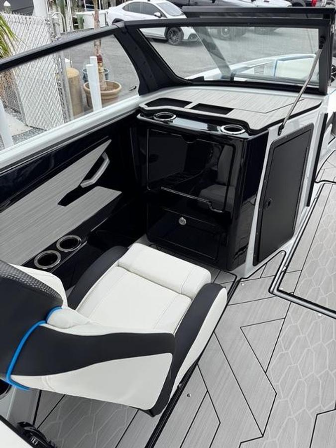 Used 2023 Yamaha Boats 222XD