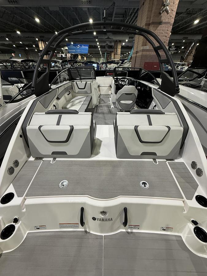 2026 Yamaha Boats AR220