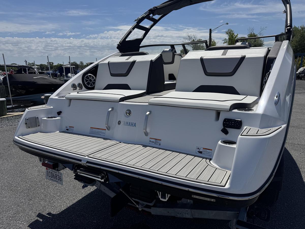Used 2023 Yamaha 222SD