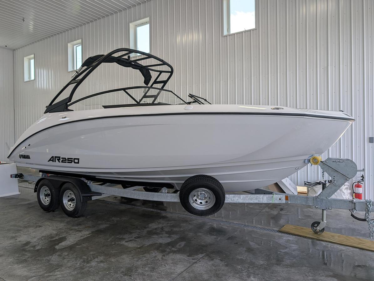 2025 Yamaha Boats AR250