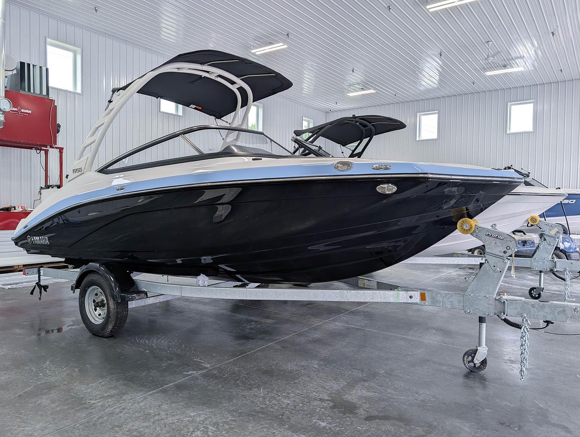 2025 Yamaha Boats 195S