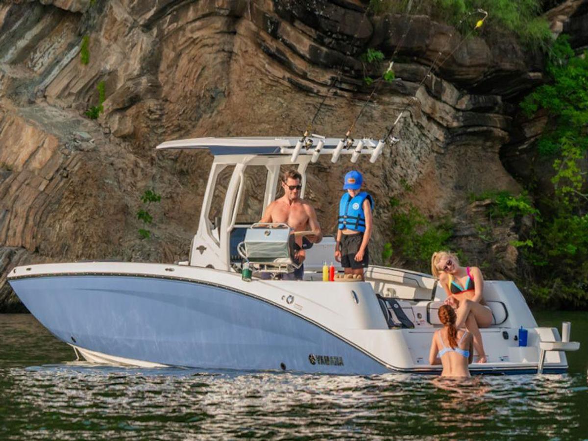 2025 Yamaha Marine 252 FSH Sport Base