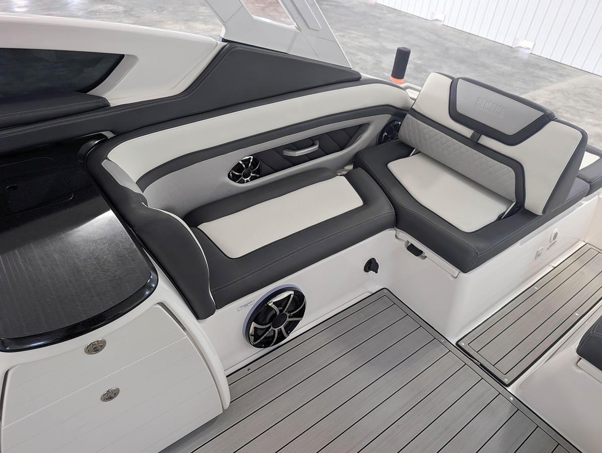 Used 2022 Yamaha Boats 275SD