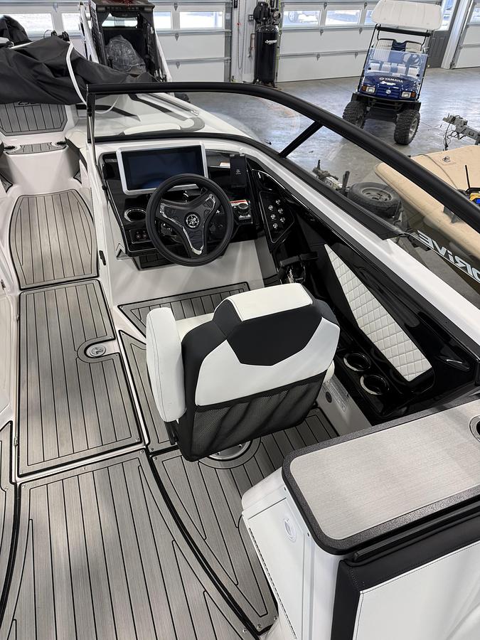 2025 Yamaha Boats 252SD