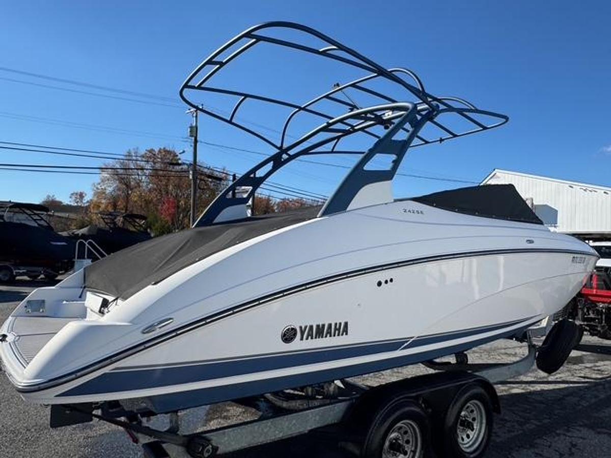 Used 2020 Yamaha 242SE