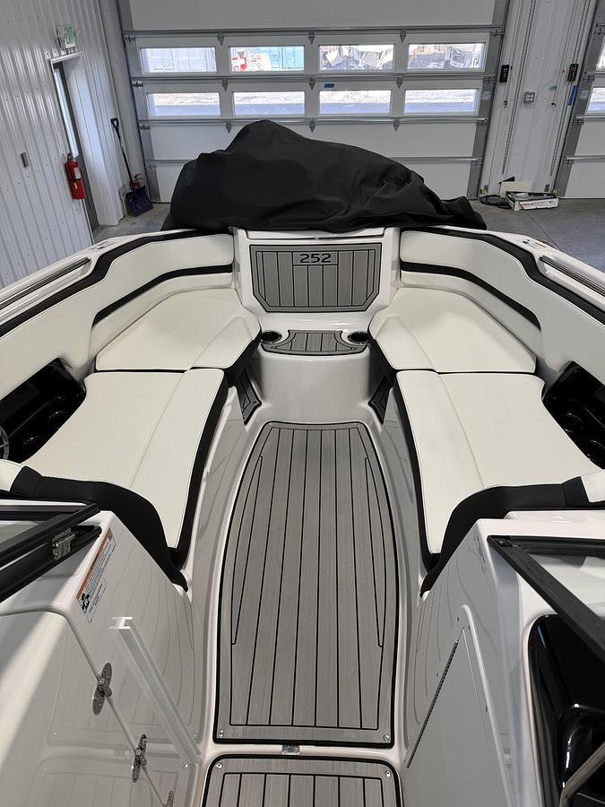 2025 Yamaha Boats 252SE