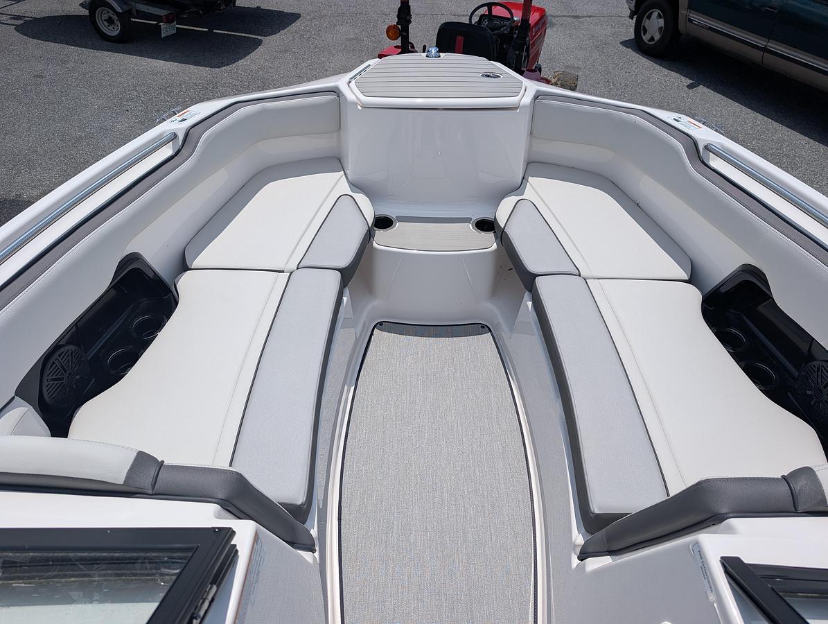 2025 Yamaha Boats AR250