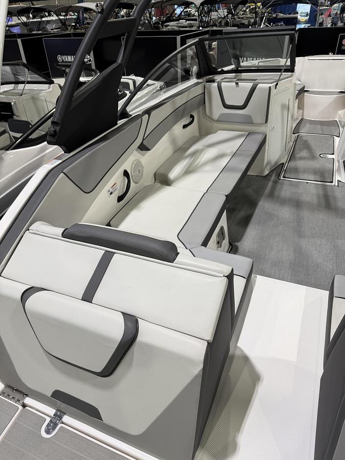 2026 Yamaha Boats AR220