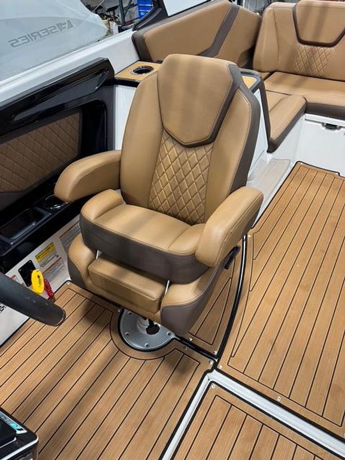 Used 2025 Yamaha 252SE