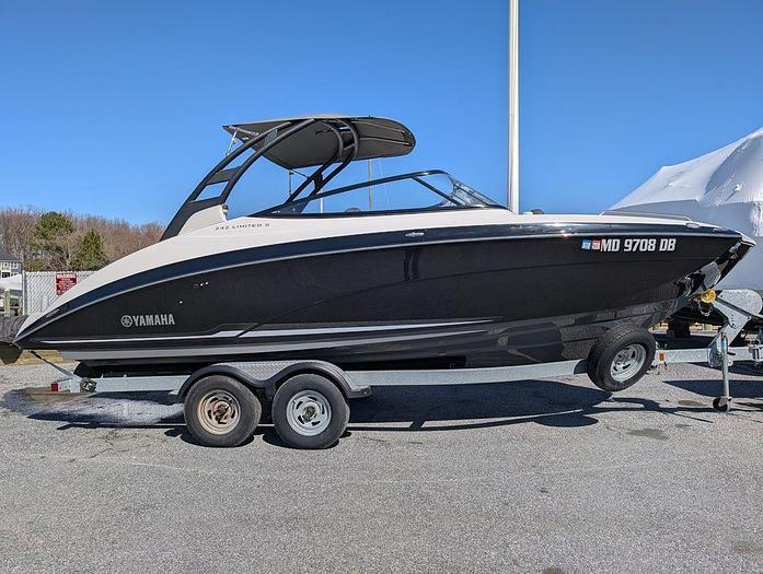 Used 2019 Yamaha Boats 242 Limited S