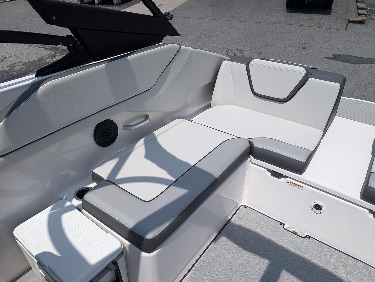 2025 Yamaha Boats AR250