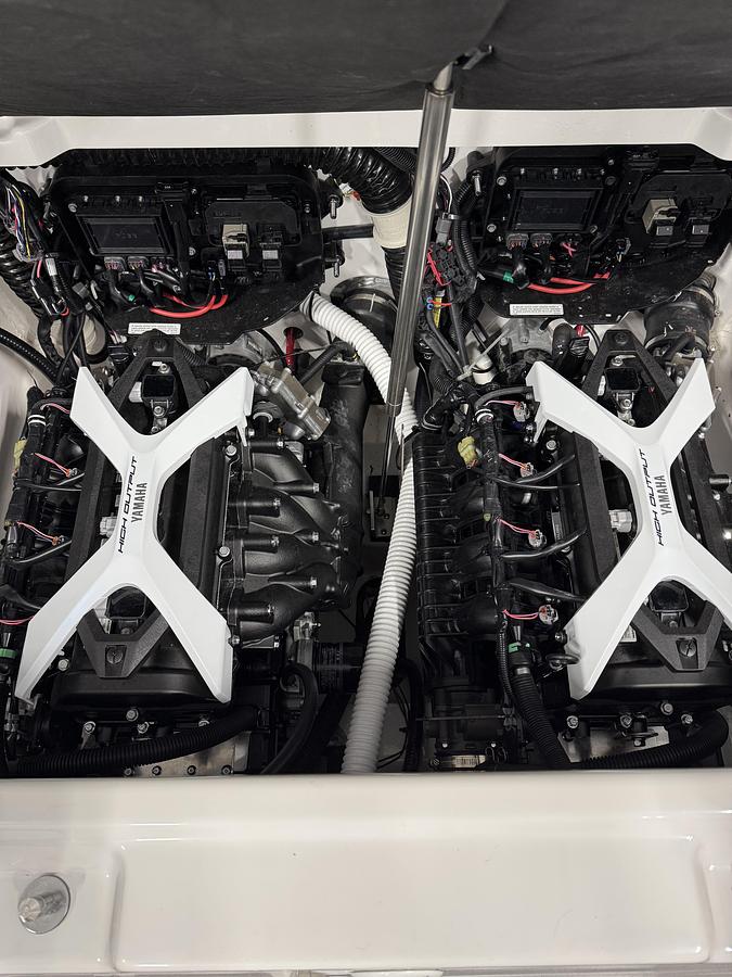 2025 Yamaha Boats 252SD