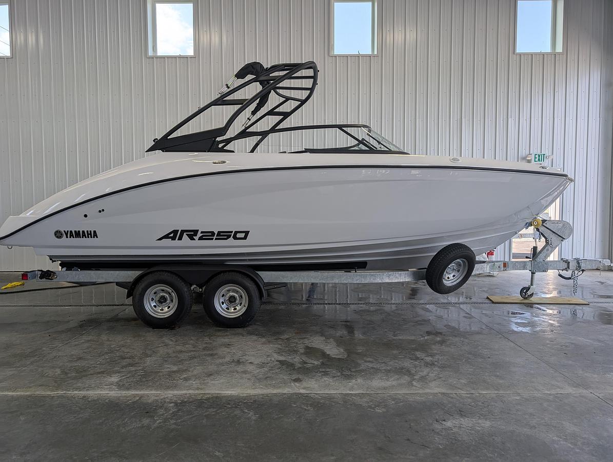 2025 Yamaha Boats AR250