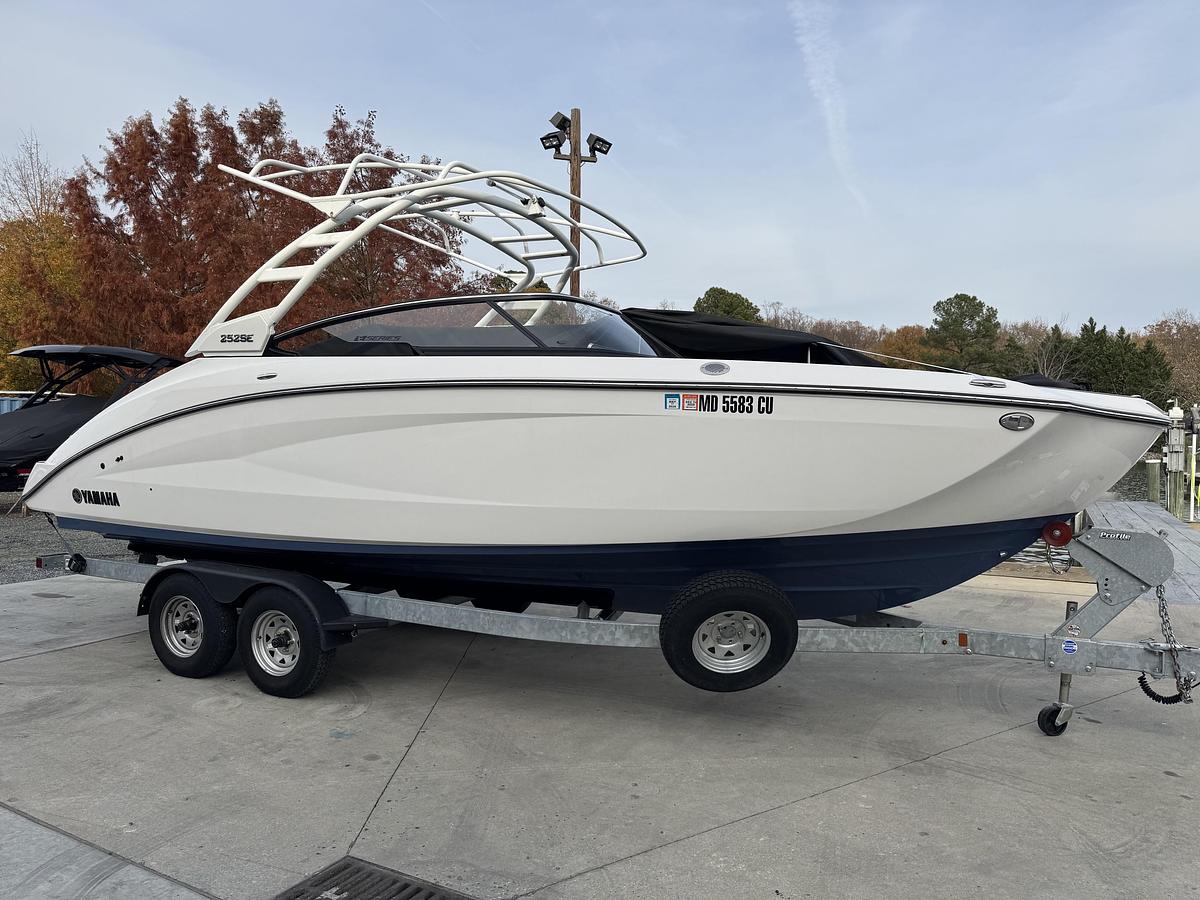 Used 2023 Yamaha 252SE