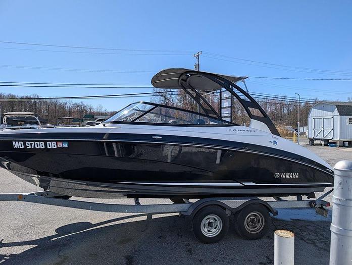 Used 2019 Yamaha Boats 242 Limited S