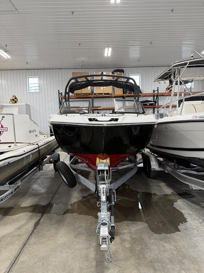 2025 Yamaha Boats 222SD