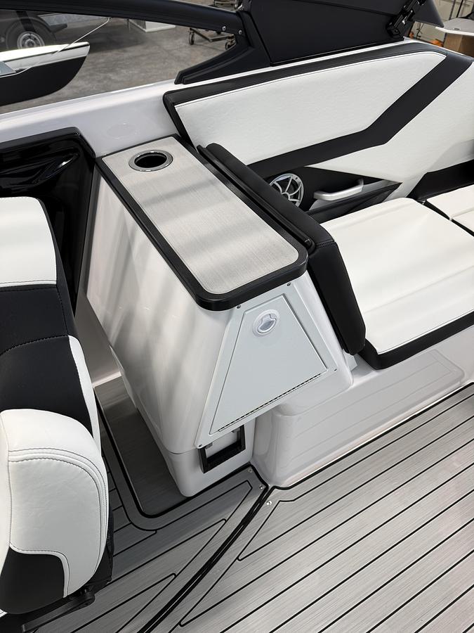 2025 Yamaha Boats 252SE