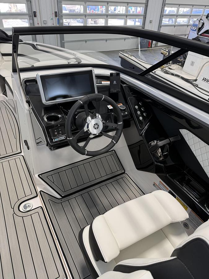 2025 Yamaha Boats 252SE