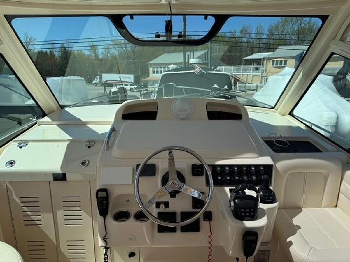 Used 2015 Grady White 330 Express