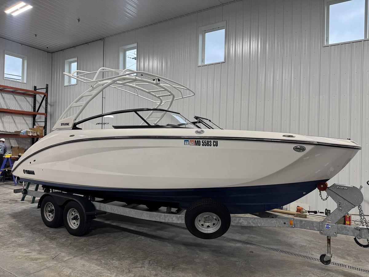 Used 2023 Yamaha 252SE