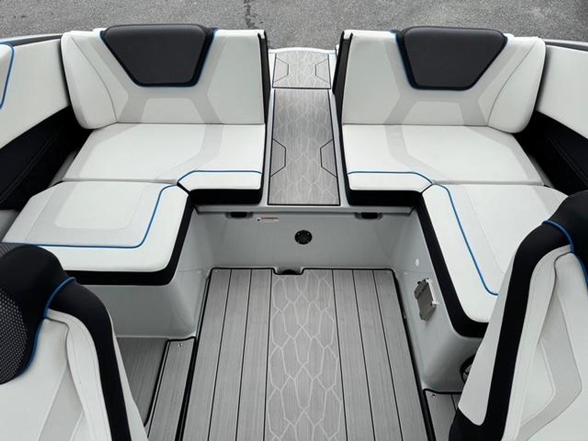 Used 2023 Yamaha Boats 222XD