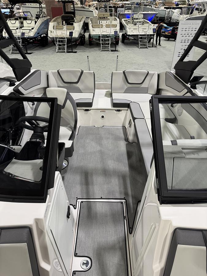 2026 Yamaha Boats AR220