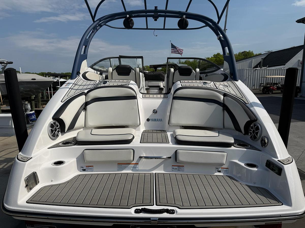 Used 2020 Yamaha 242SE