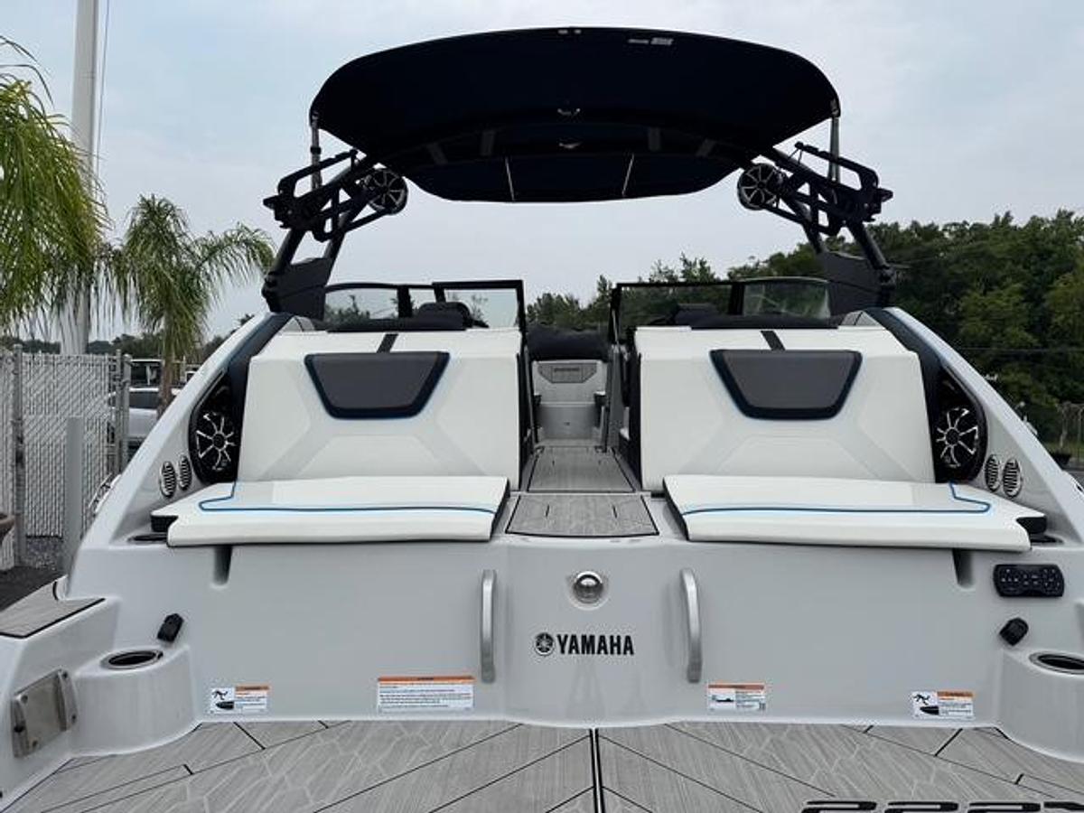 Used 2023 Yamaha Boats 222XD