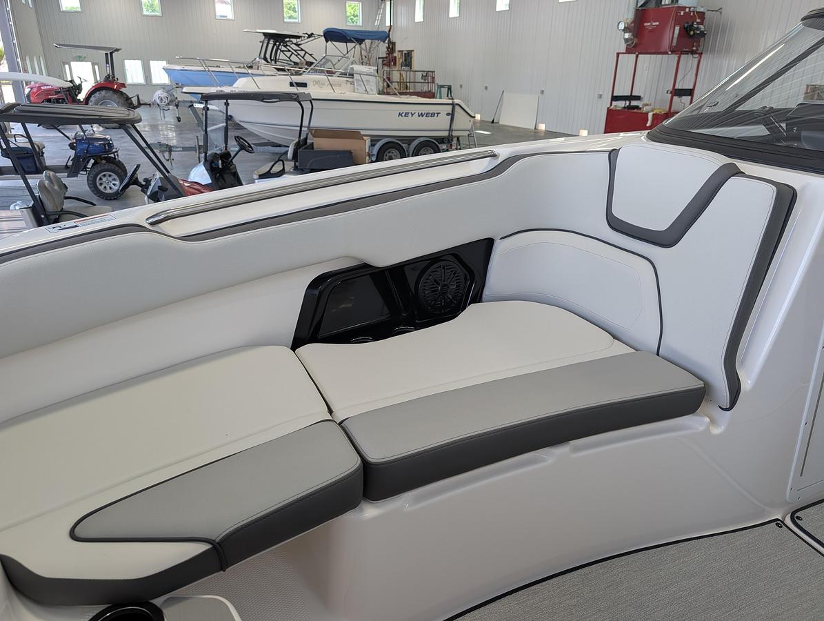 2025 Yamaha Boats AR250