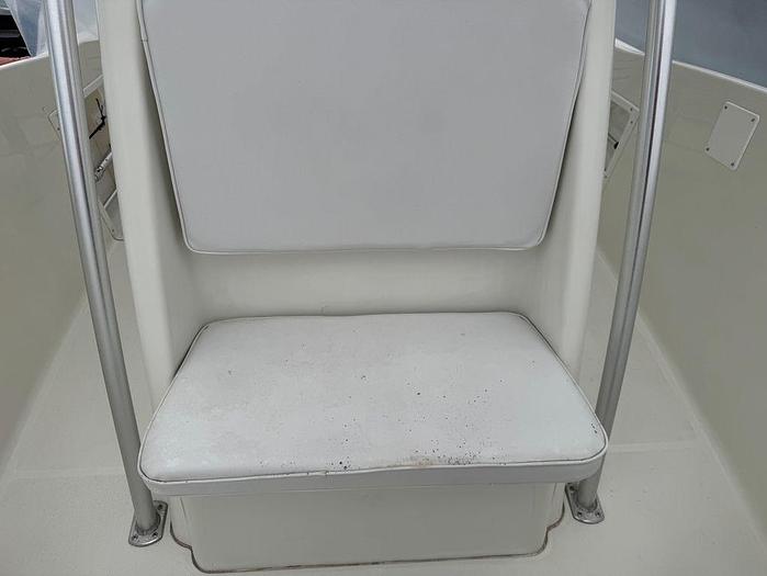 Used 2003 Hydra Sports 2400 CC Vector