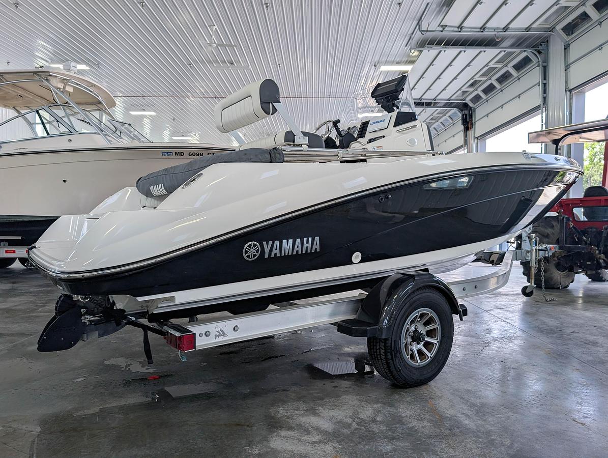 Used 2017 Yamaha Boats 190FSH Deluxe