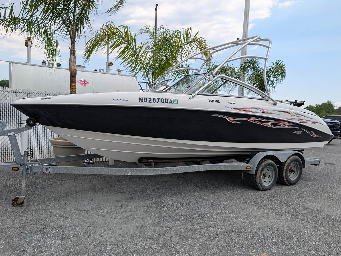 Used 2004 Yamaha Boats AR230