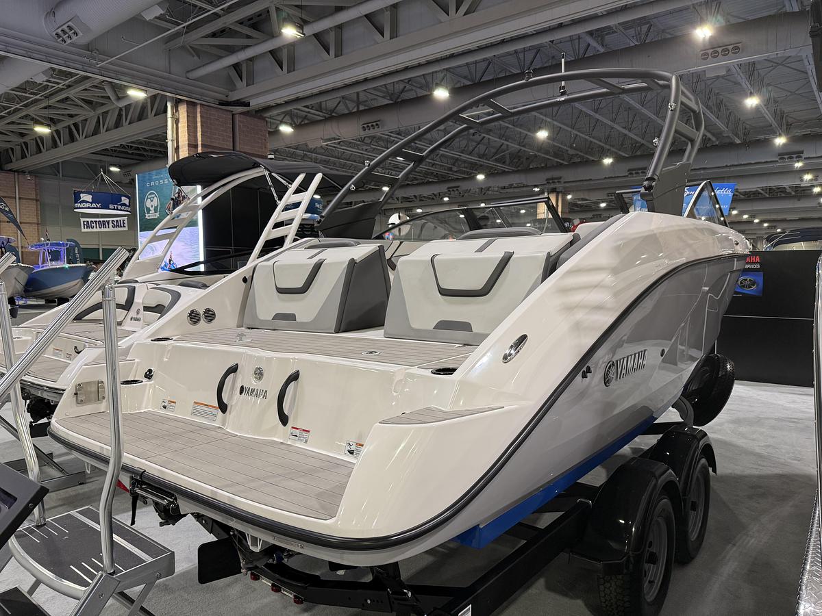 2026 Yamaha Boats AR220