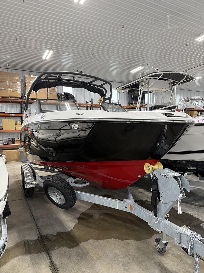 2025 Yamaha Boats 222SD