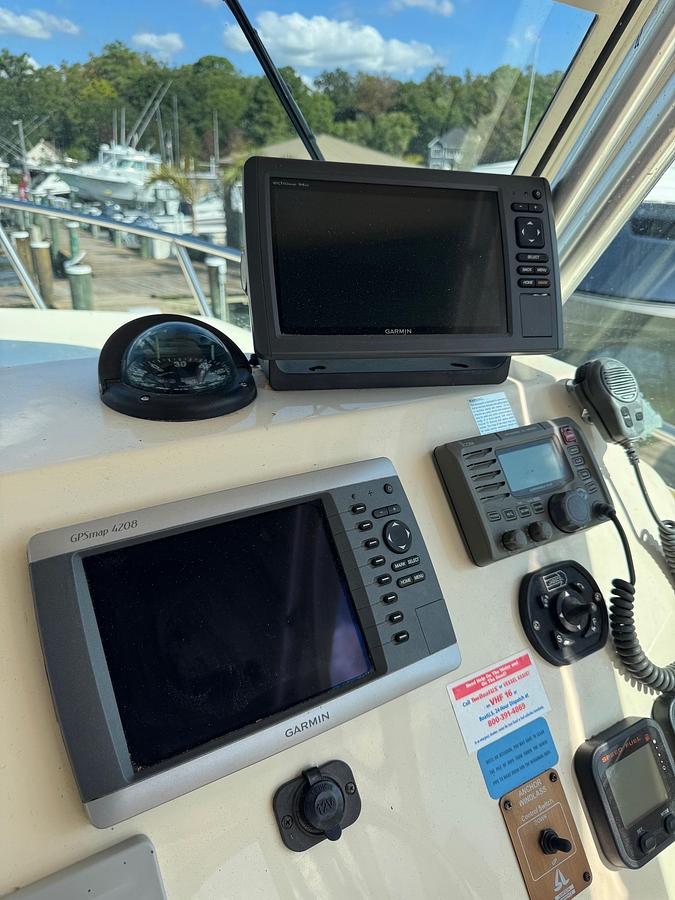 Used 2011 Parker 2510 XL