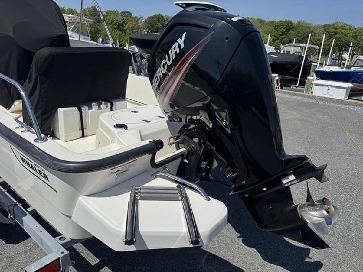 Used 2017 Boston Whaler 17 Montauk